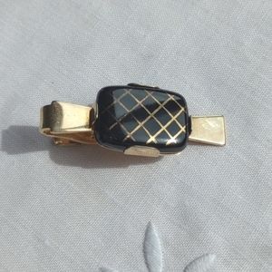 Speigel gold tone tie clip black glass cut stone gold hatching design art deco